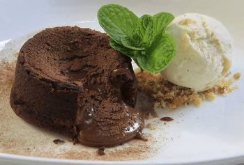 Fondant with ice cream