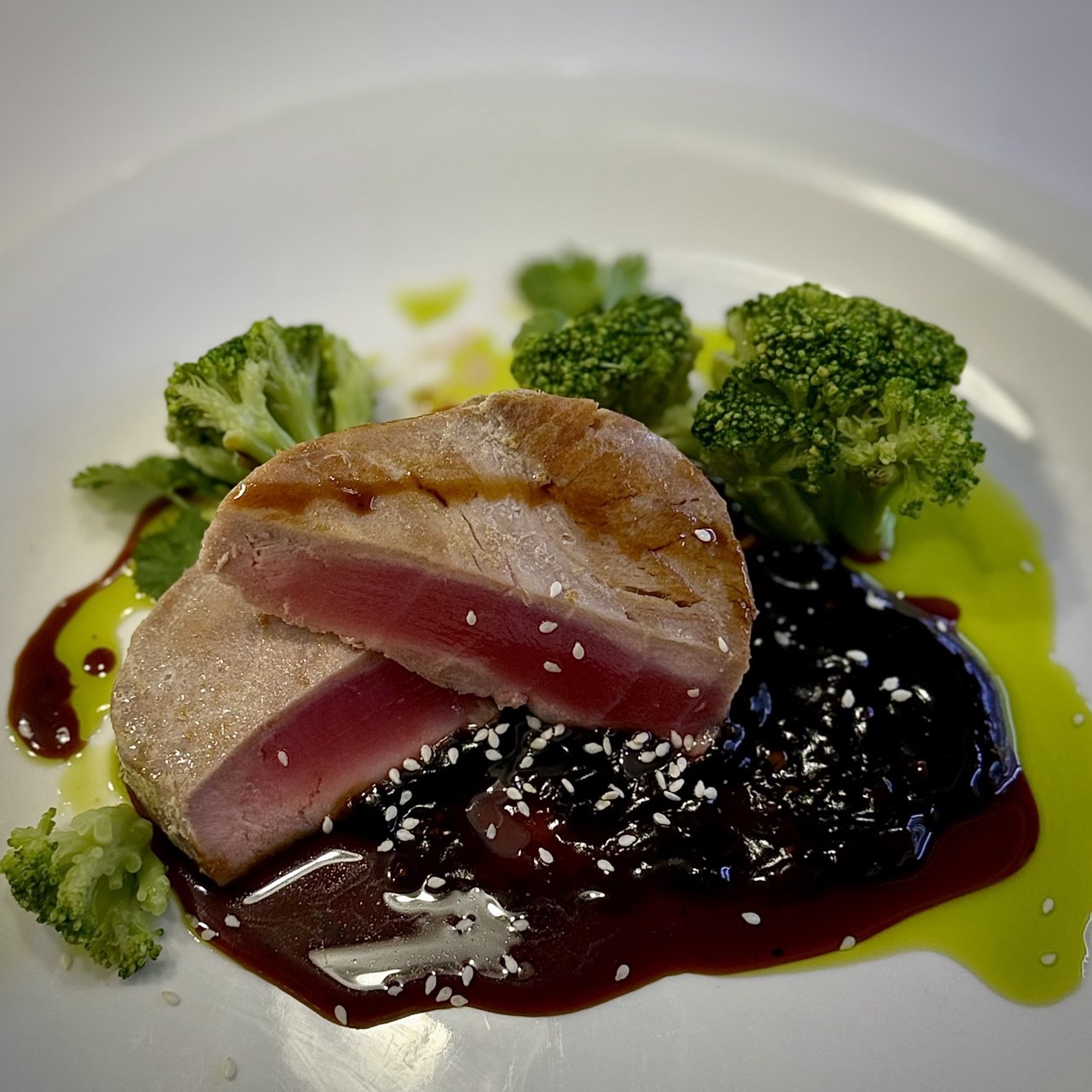 Tuna steak with broccoli 100g - Image 2