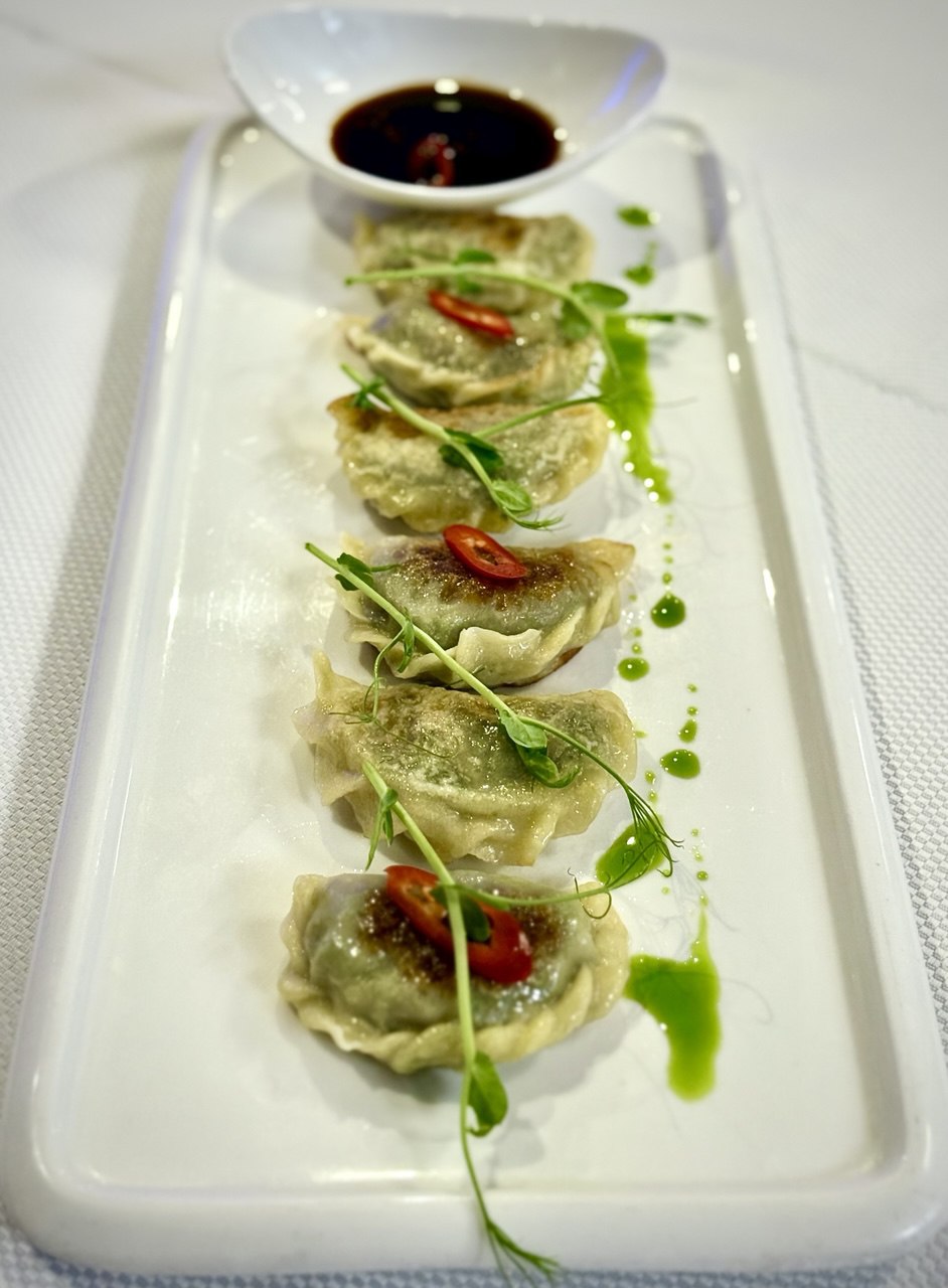 Gyoza with spinach and mushrooms with Thai sauce